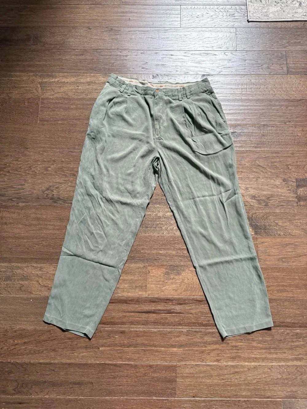Tommy Bahama 100% Silk Men’s Sage Green Relaxed Tapered Pants